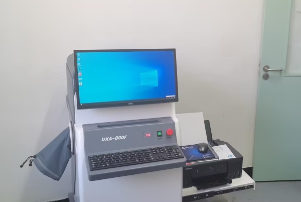 雙能X射線骨密度儀：準(zhǔn)確測(cè)量骨密度，助力骨質(zhì)疏松防治，守護(hù)骨骼健康